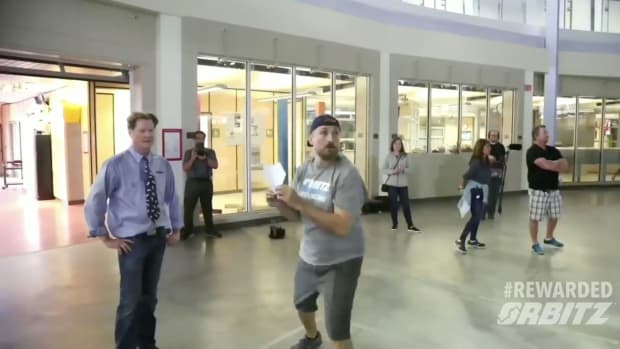 world-record-guinness-paper-plane.jpg